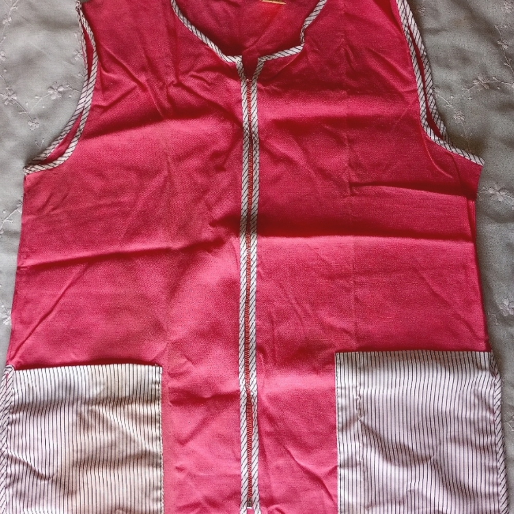 Bundle (4) hair dressers Vintage Aprons! 😏